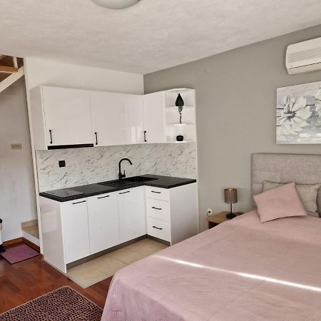 Apartments Ozrenka Tučepi エクステリア 写真