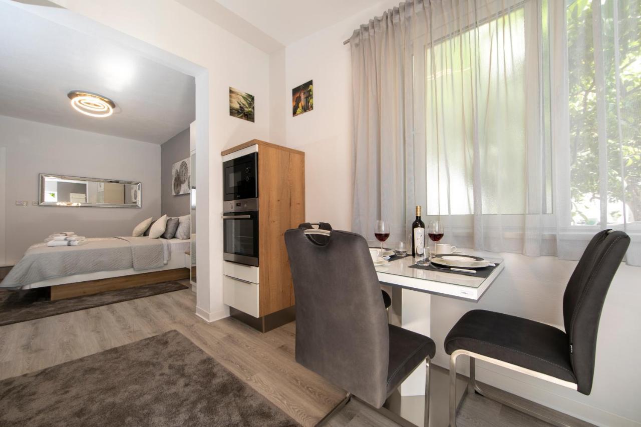 Apartments Ozrenka Tučepi エクステリア 写真