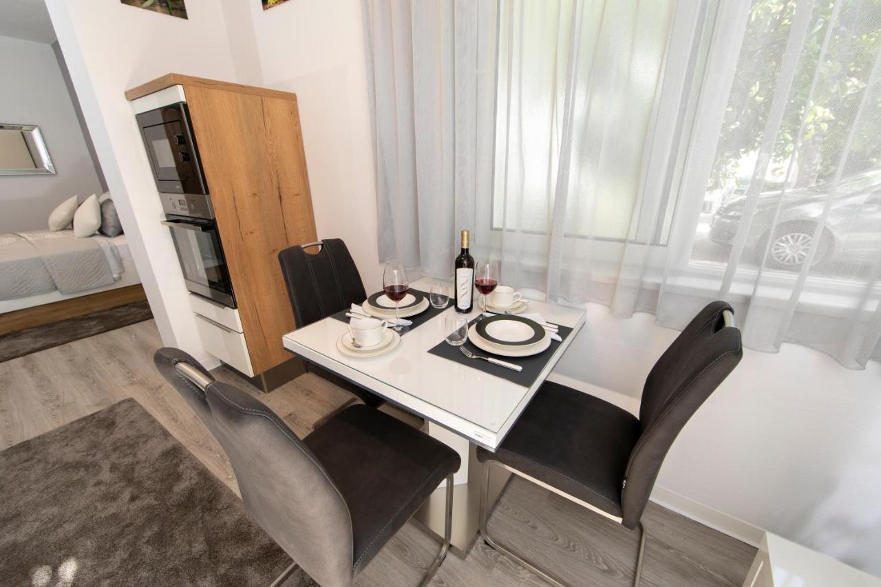 Apartments Ozrenka Tučepi エクステリア 写真