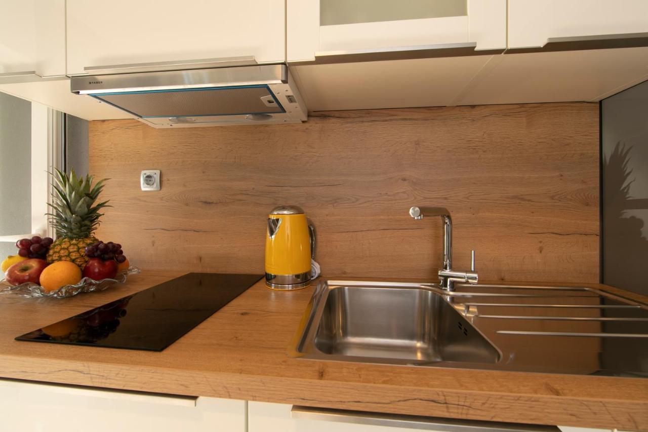 Apartments Ozrenka Tučepi エクステリア 写真