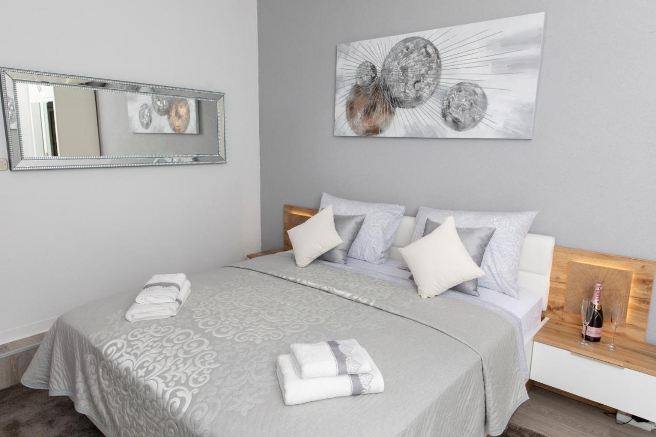 Apartments Ozrenka Tučepi エクステリア 写真