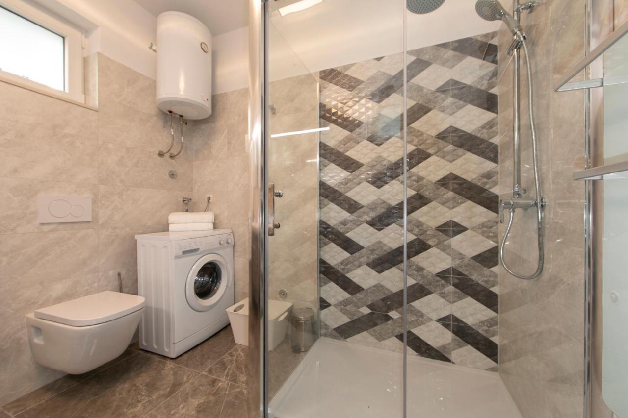 Apartments Ozrenka Tučepi エクステリア 写真