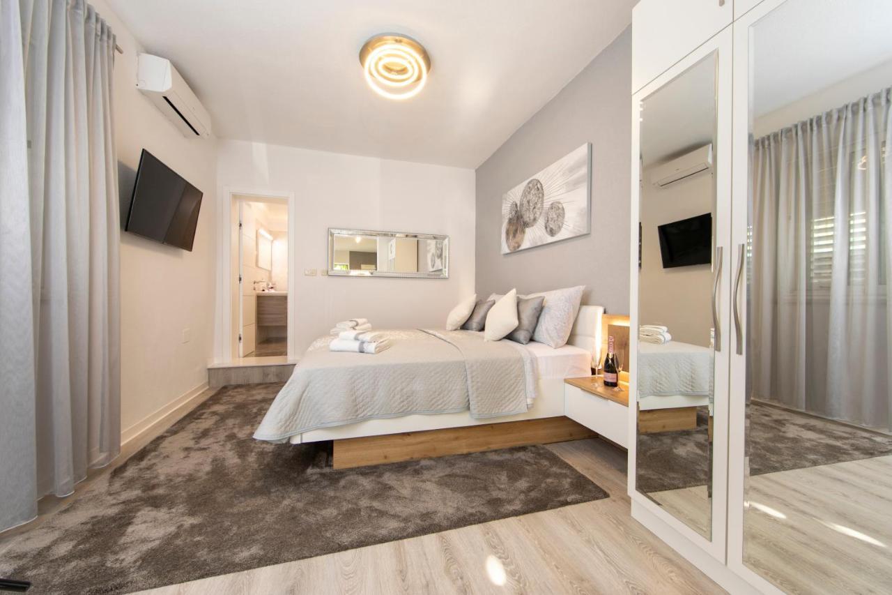 Apartments Ozrenka Tučepi エクステリア 写真
