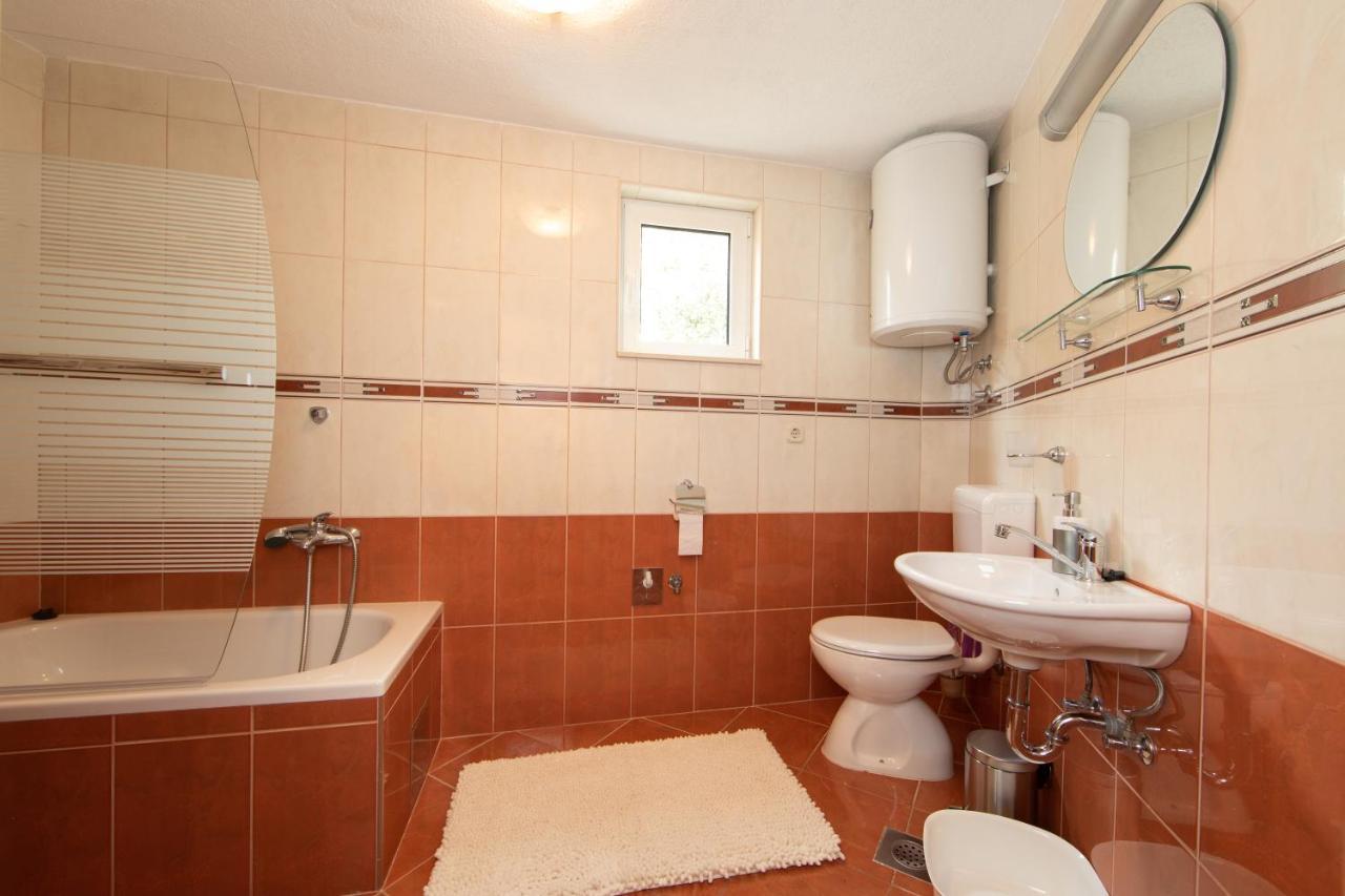Apartments Ozrenka Tučepi エクステリア 写真