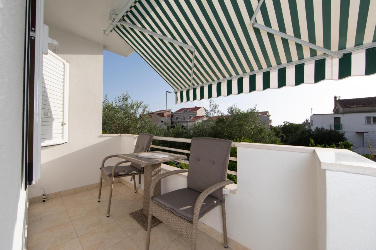 Apartments Ozrenka Tučepi エクステリア 写真