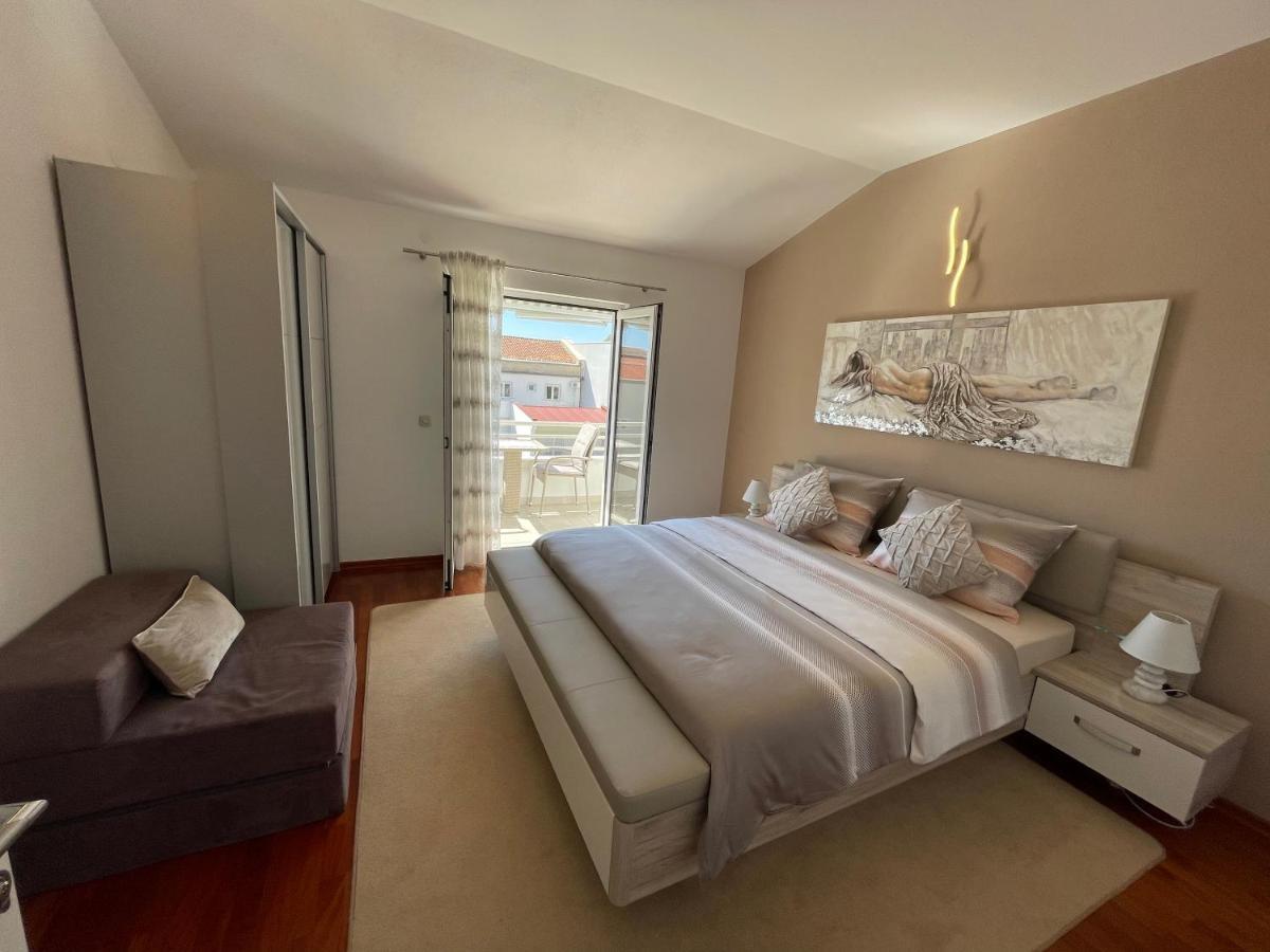 Apartments Ozrenka Tučepi エクステリア 写真