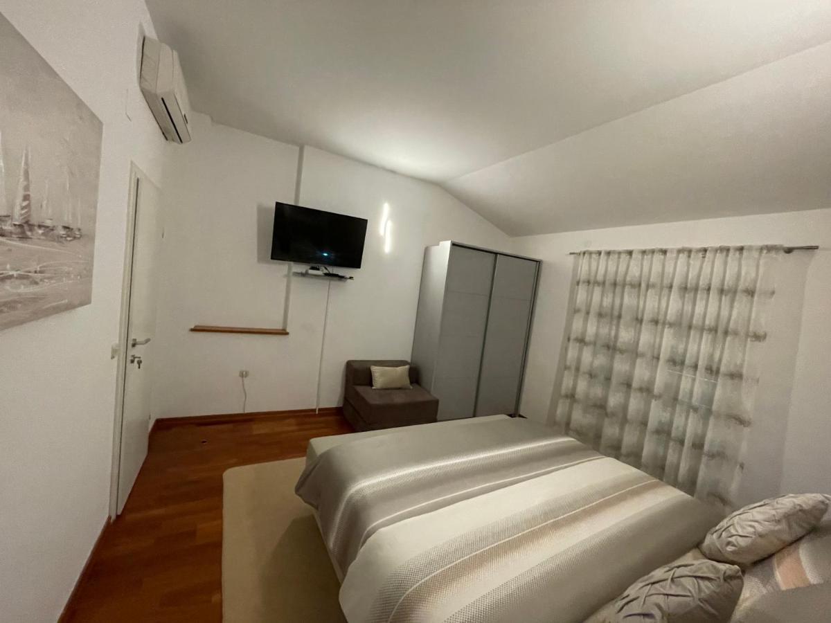 Apartments Ozrenka Tučepi エクステリア 写真