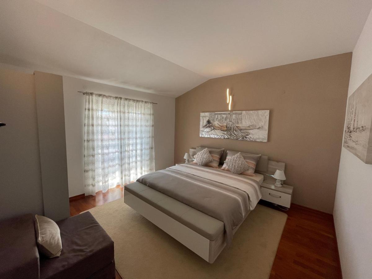 Apartments Ozrenka Tučepi エクステリア 写真