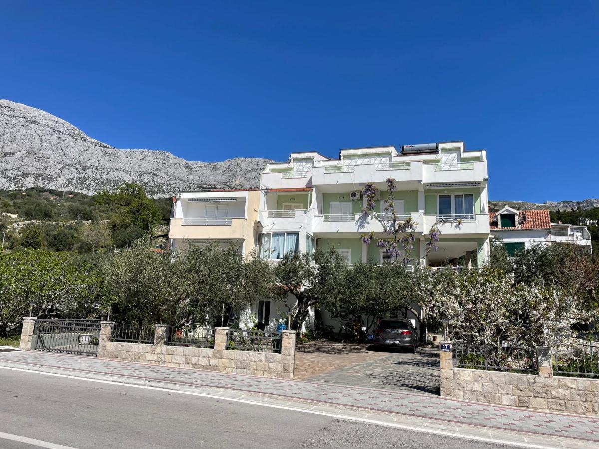 Apartments Ozrenka Tučepi エクステリア 写真