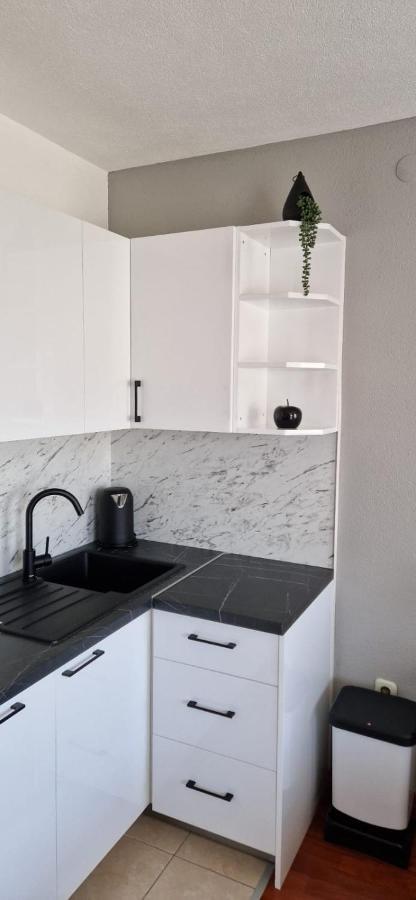 Apartments Ozrenka Tučepi エクステリア 写真