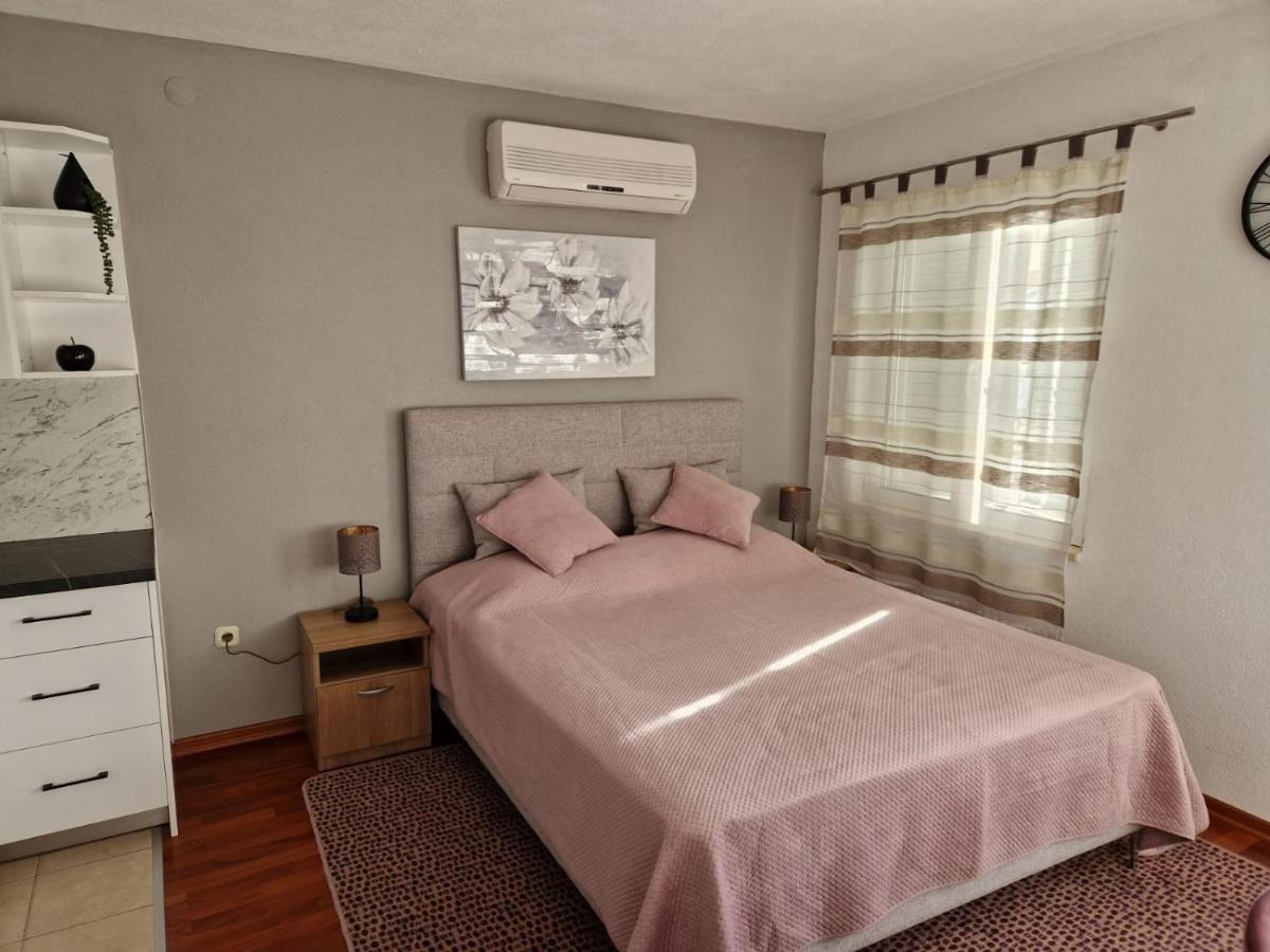 Apartments Ozrenka Tučepi エクステリア 写真