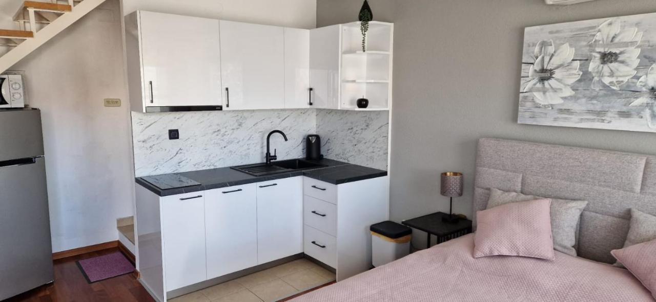 Apartments Ozrenka Tučepi エクステリア 写真